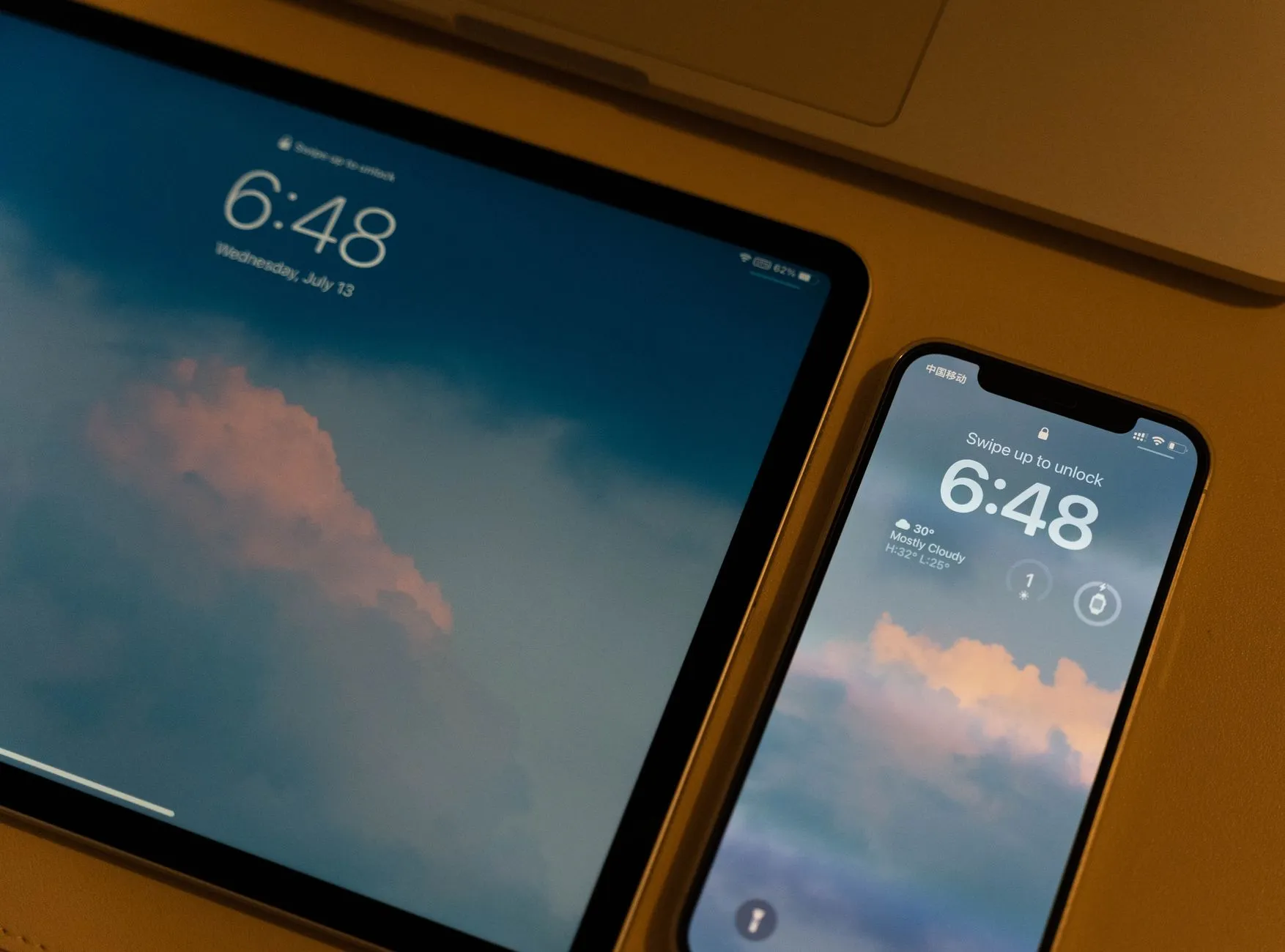 通信工程中光纤布线方案选型：单模与多模光纤性能对比分析