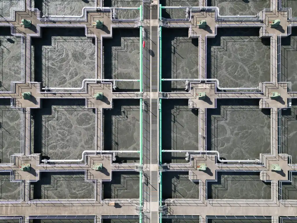 光纤布线与传统铜缆在园区网络建设中的性能对比分析