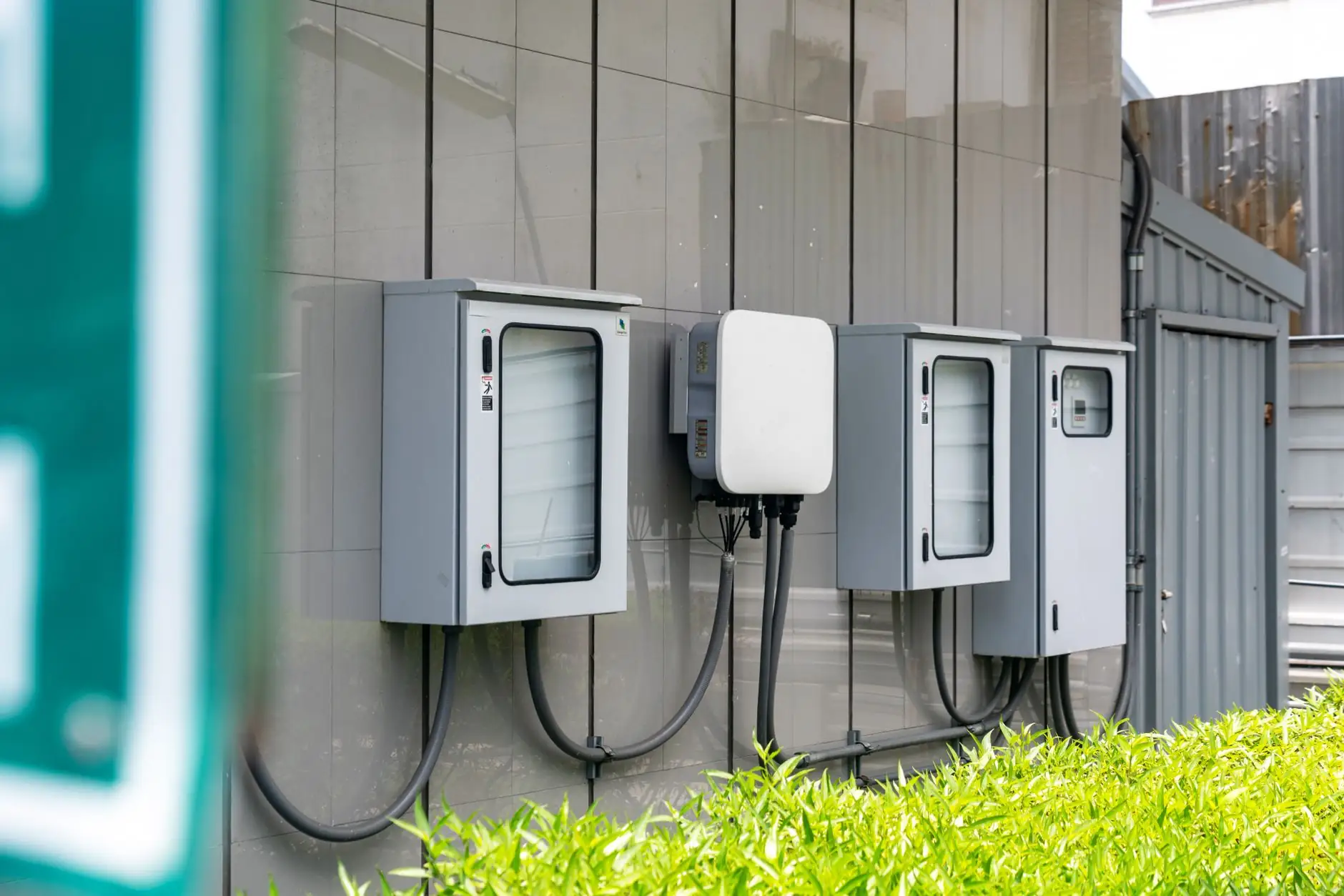 通信基站设备安装工艺标准与质量管控要点解析
